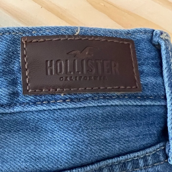 Hollister Low Rise Boyfriend Jeans - Picture 5 of 7